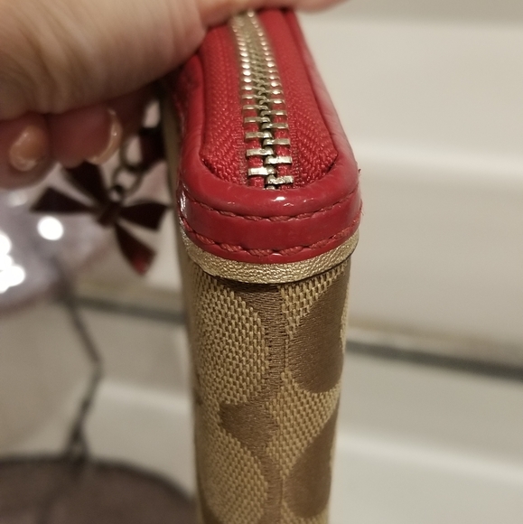 COACH Khaki & Red Accordion Wallet w/ bow charm - Picture 5 of 9